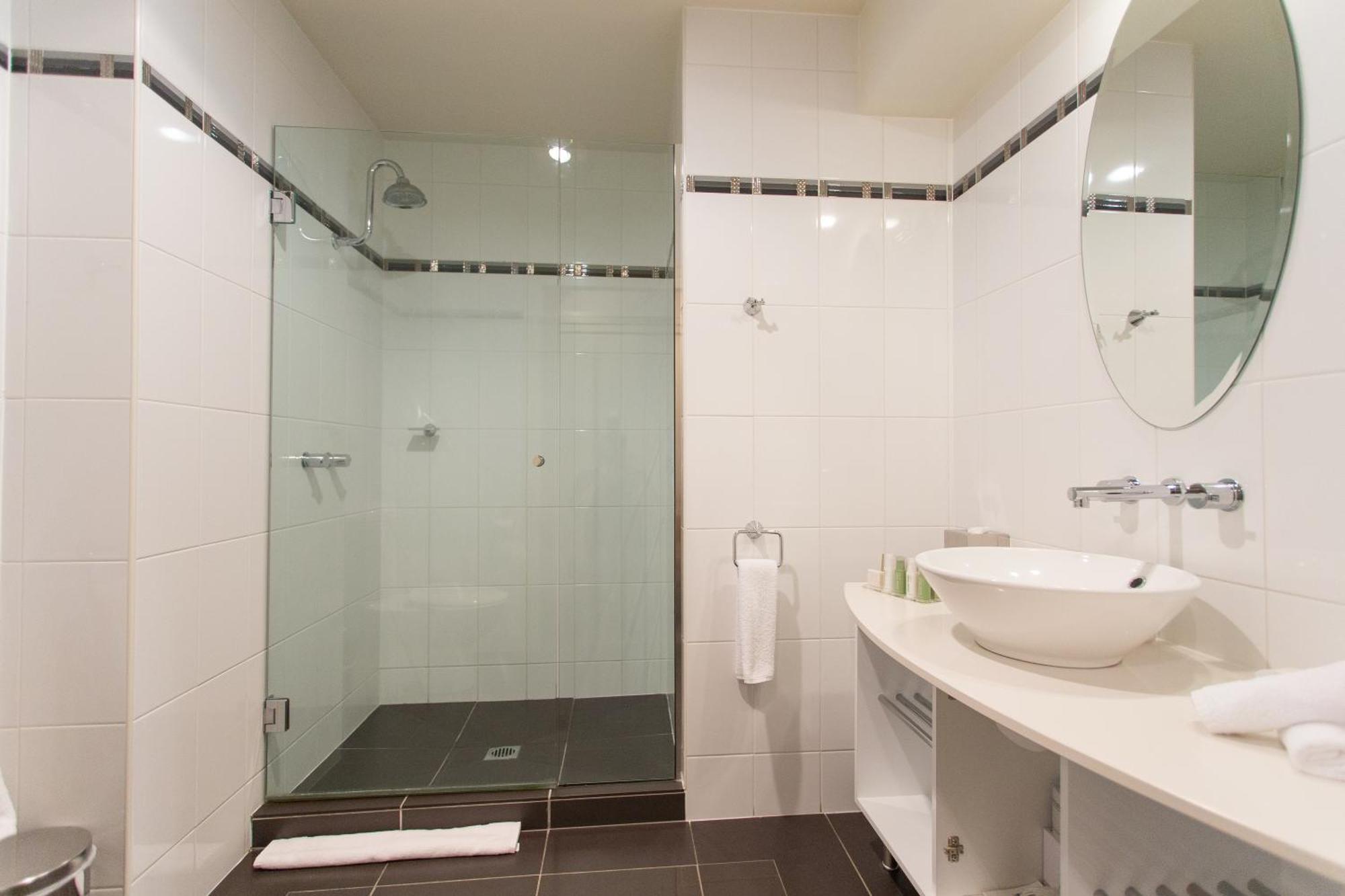 Hotel Peppers Seaport 4*